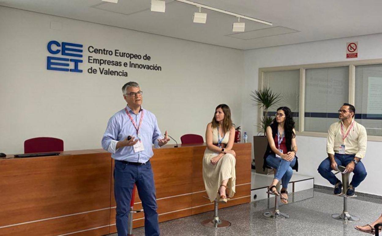 Ramón Ferrandis, CEO de CEEI; Ángela Pérez, VP Life Science en Health in code y Premio Rei Jaume I 2022; Cristina Vilanova, co-fundadora y directora científica de Darwin Bioprospecting Excellence; y Raúl Royo, empresario y actual presidente de CEEI Valencia.