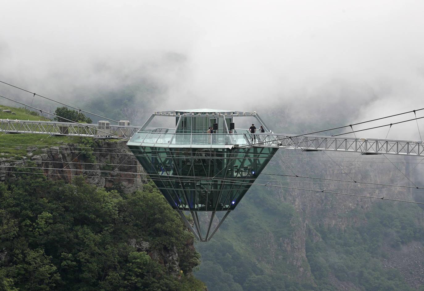 Fotos: Así es el restaurante colgante más alto del mundo