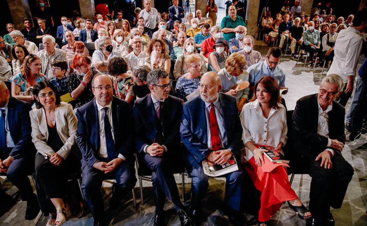 Tezanos (segundo por la derecha), junto a Darias, Iceta, Bolaños y Lastra.