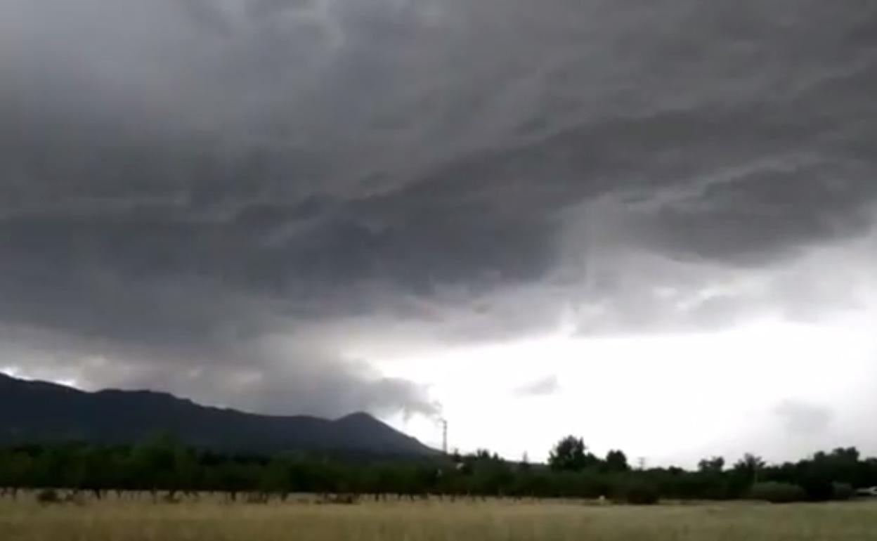 Así lucía el cielo de Banyeres a últimas horas de este pasado martes. 