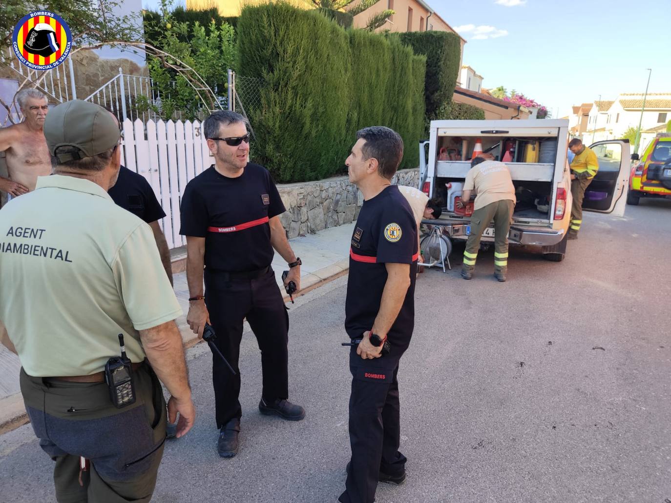 Fotos: Un incendio forestal obliga a evacuar a vecinos en Riba-roja de Túria