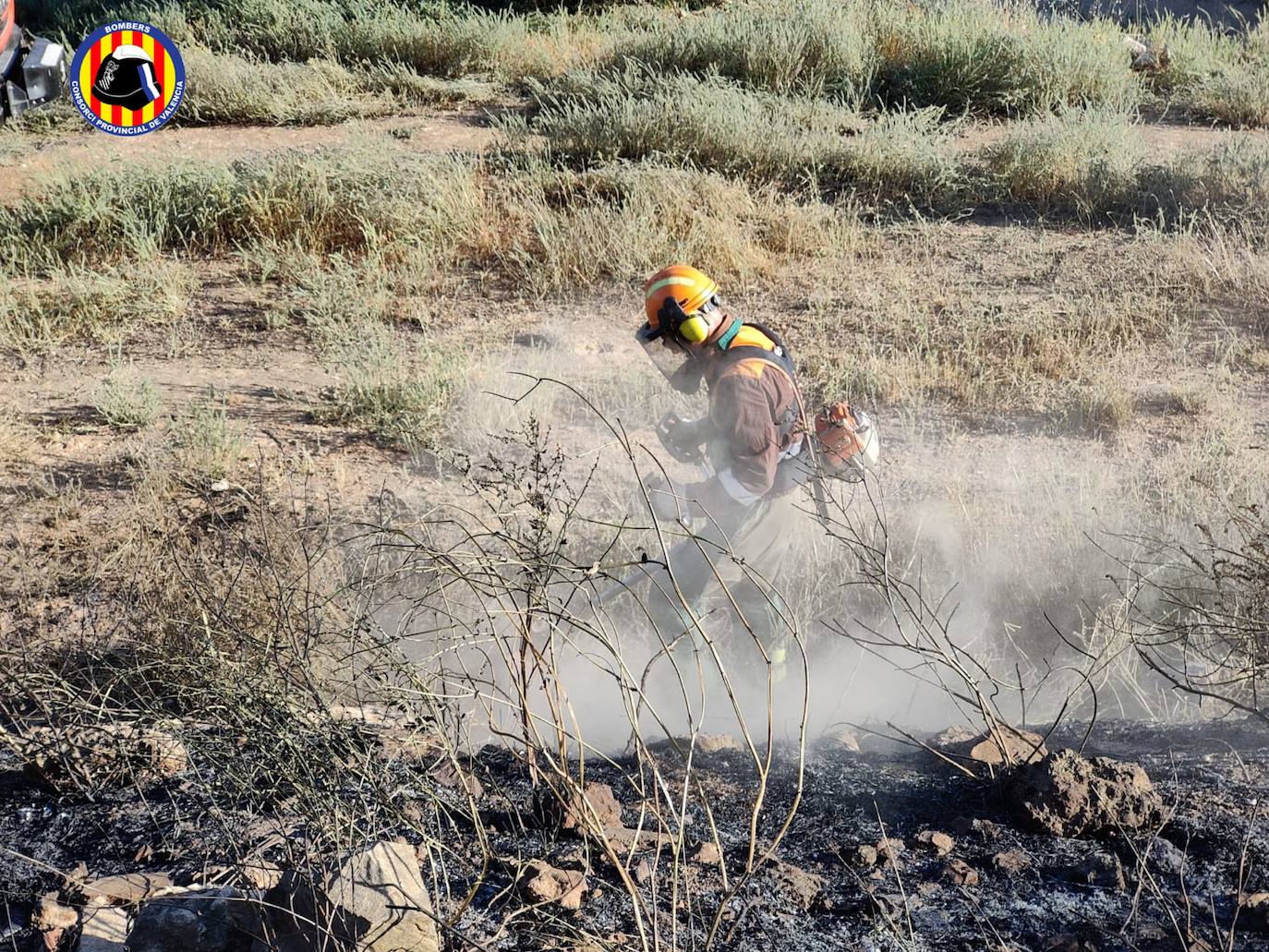 Fotos: Un incendio forestal obliga a evacuar a vecinos en Riba-roja de Túria