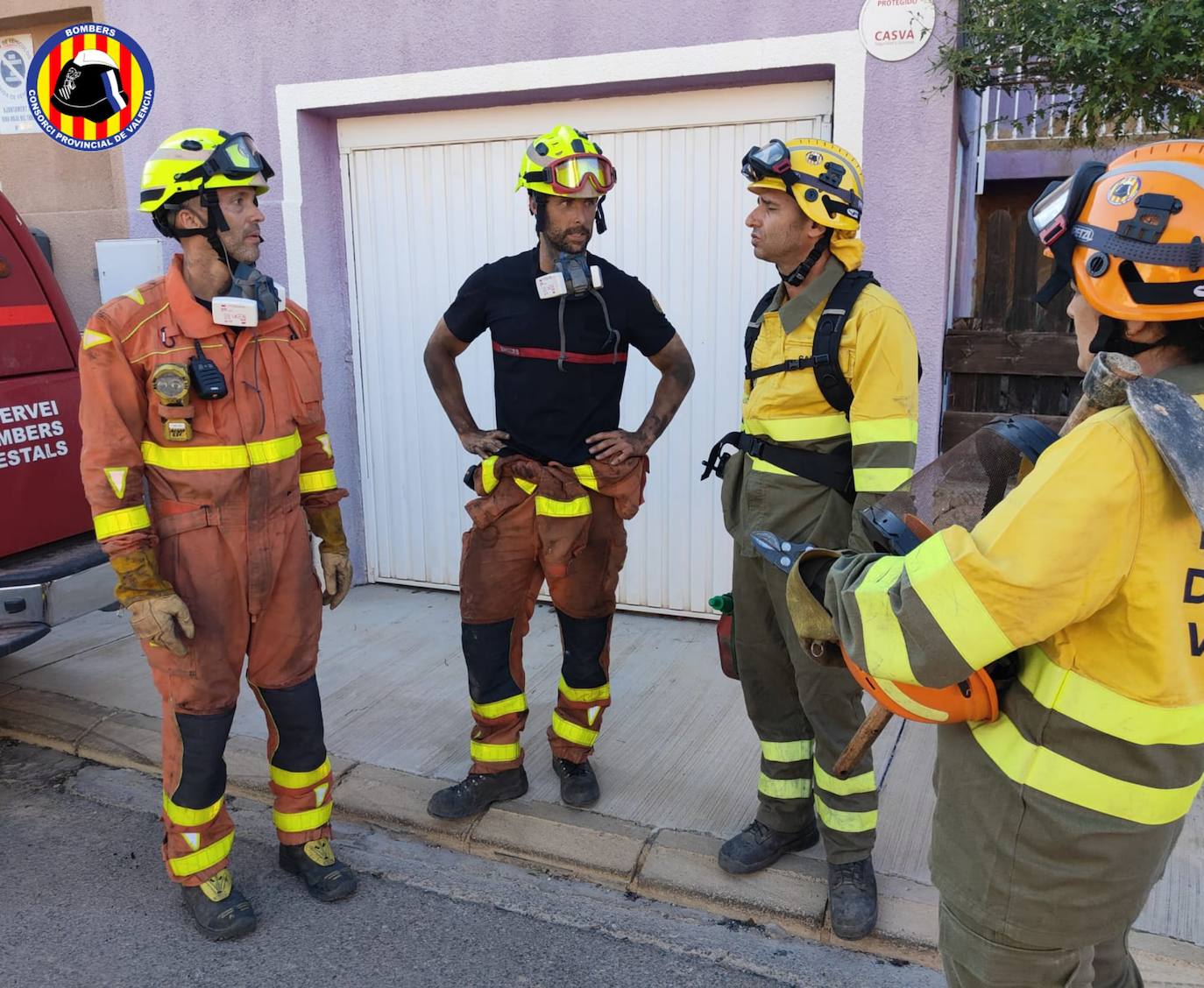 Fotos: Un incendio forestal obliga a evacuar a vecinos en Riba-roja de Túria