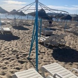 Sombrilla rota, sin la zona de sombraje. 