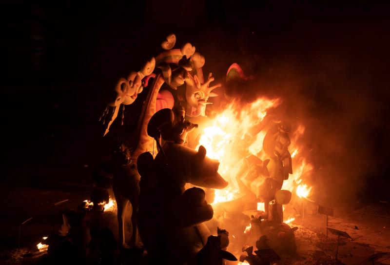 Fotos: Las mejores imágenes de la cremà de las Hogueras de Alicante 2022