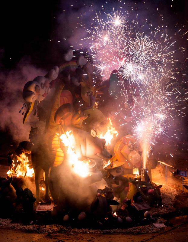 Fotos: Las mejores imágenes de la cremà de las Hogueras de Alicante 2022