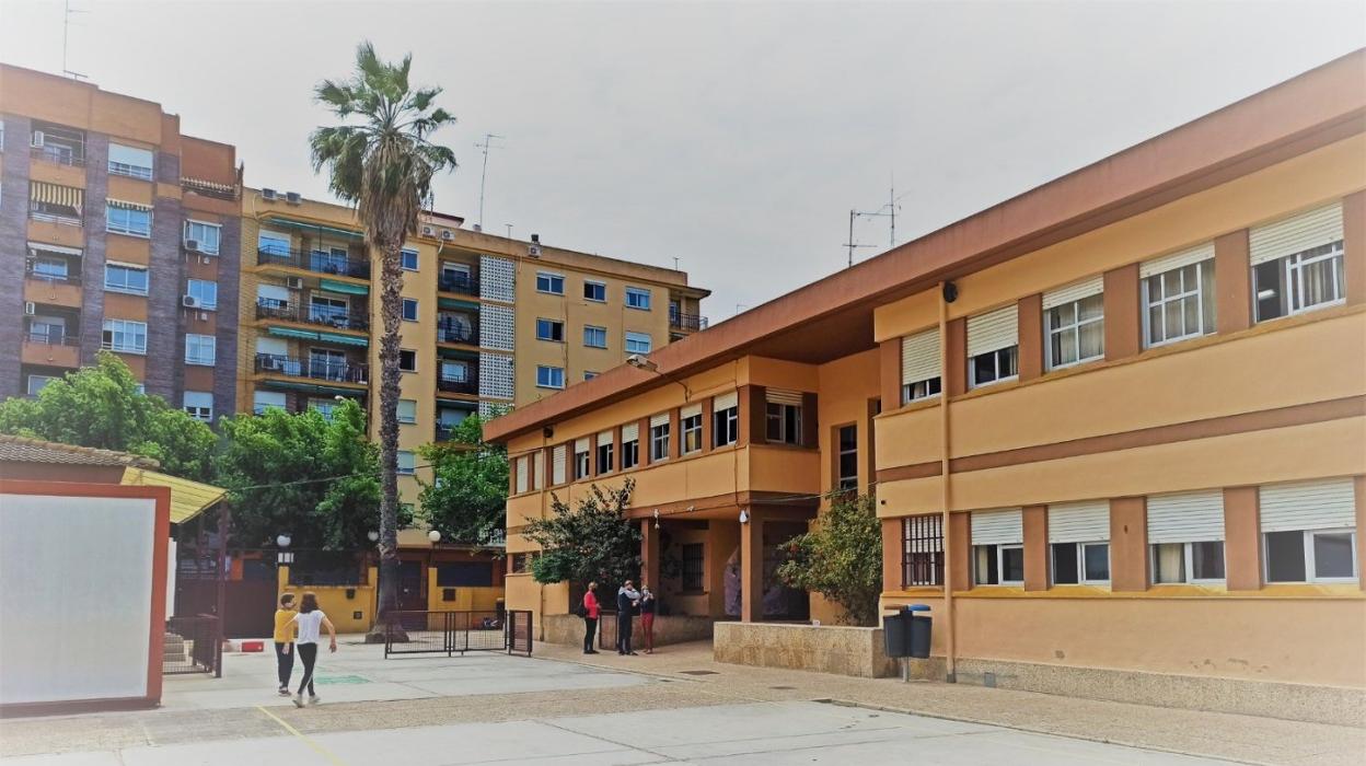 Acceso al colegio Carles Salvador, en el barrio de Benimaclet. ayto. valencia