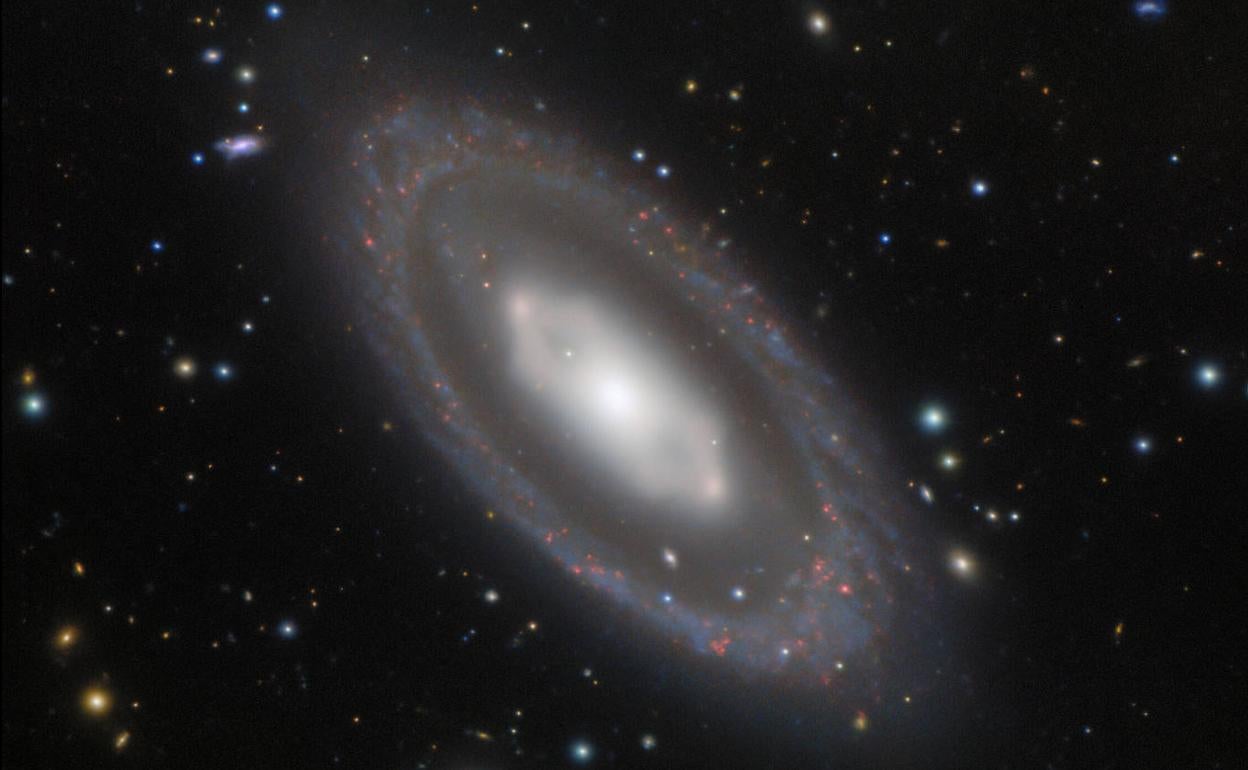 La galaxia NGC 7020.