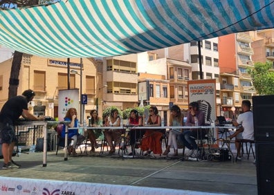 Imagen secundaria 1 - Las mesas de debate y entrevistas. 