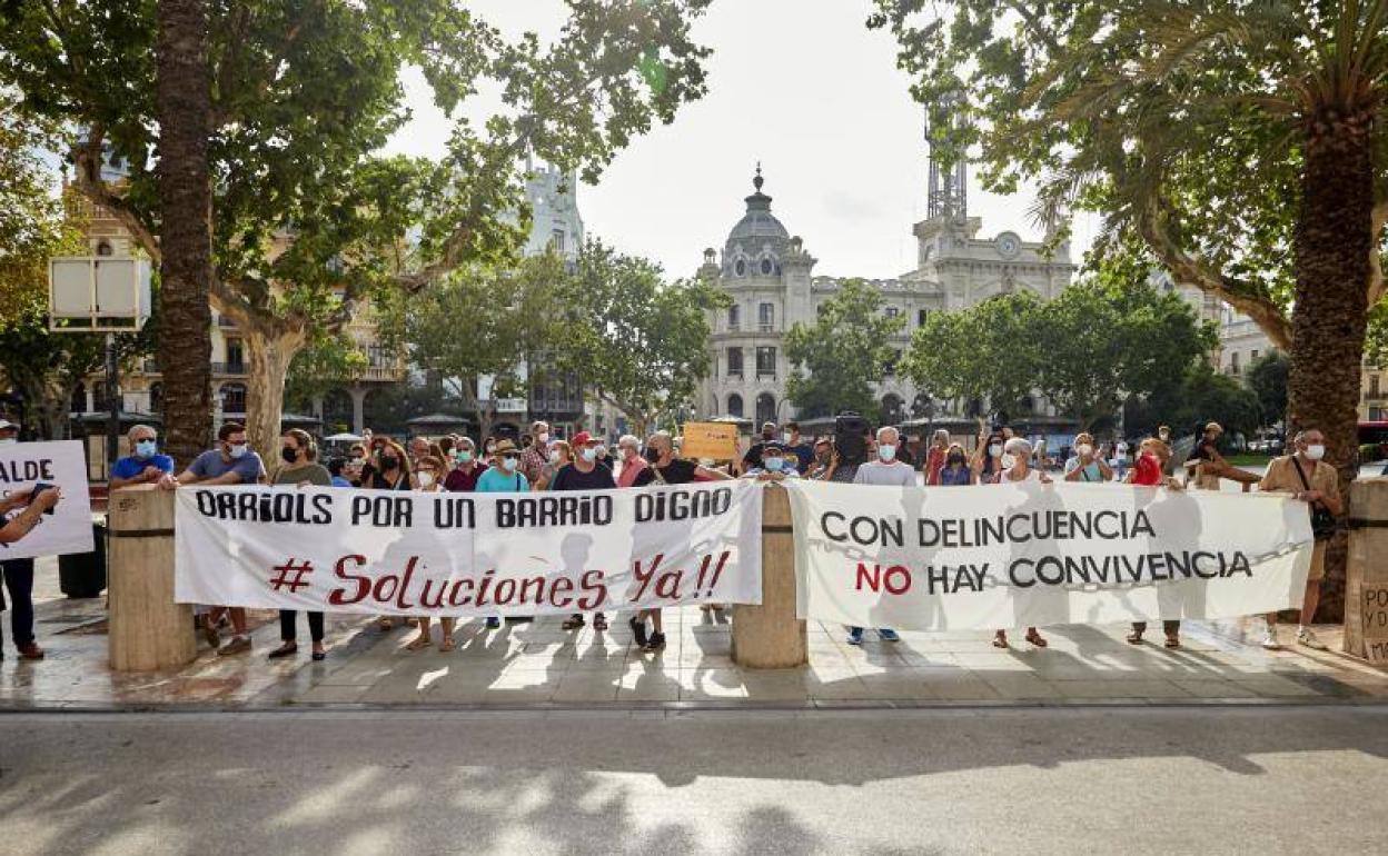 Una de las concentraciones de protesta celebradas en la plaza del Ayuntamiento de Valencia, 