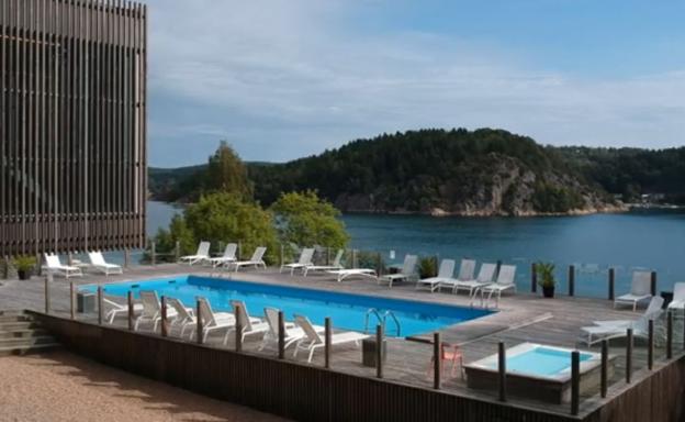 Vista de la piscina del hotel. 