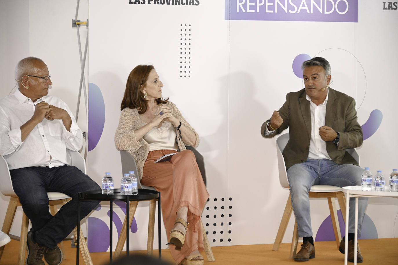 El foro, organizado por el diario LAS PROVINCIAS con la colaboración del Ajuntament de Dénia, se concibió como un encuentro profesional para analizar y debatir sobre sectores que son el motor económico en la comarca como el turismo o el agroalimentario, así como sobre los proyectos de futuro y de desarrollo sostenible.