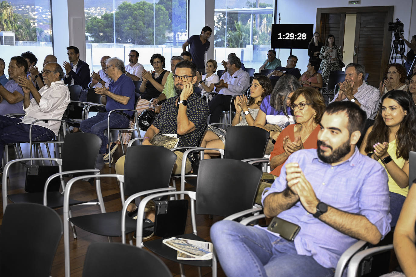 El foro, organizado por el diario LAS PROVINCIAS con la colaboración del Ajuntament de Dénia, se concibió como un encuentro profesional para analizar y debatir sobre sectores que son el motor económico en la comarca como el turismo o el agroalimentario, así como sobre los proyectos de futuro y de desarrollo sostenible.