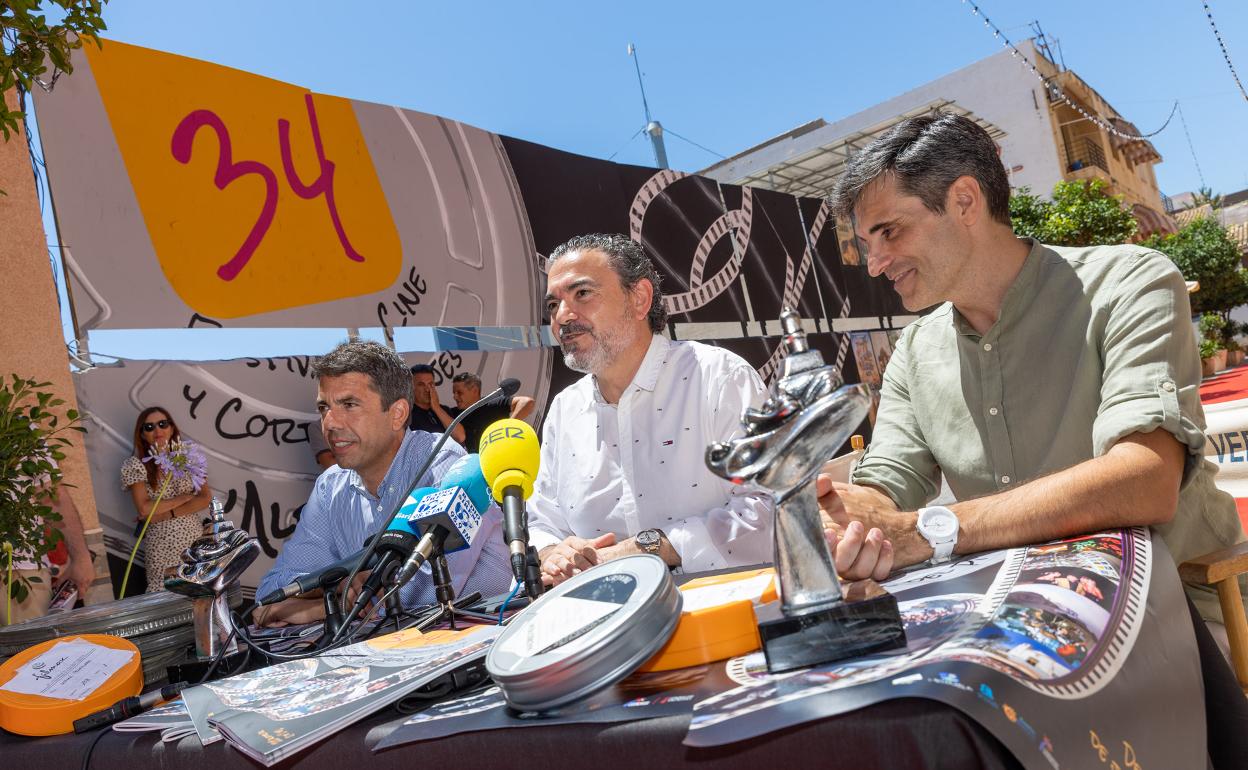 Carlos Mazón, Vicente Arques y Luis Larrodera durante la presentación del Festival de Cine de l'Alfàs del Pi