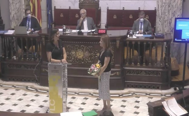 Lágrimas y unidad en la despedida de Pilar Bernabé del Ayuntamiento de Valencia