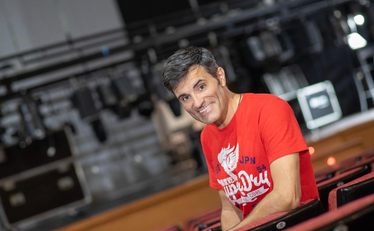 Luis Larrodera en el auditorio de la Casa de Cultura de l'Alfàs del Pi