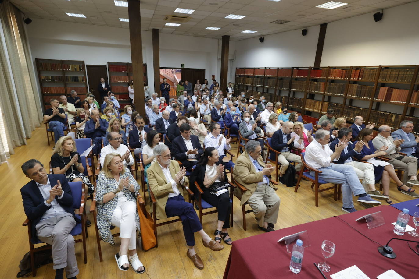 Fotos: Julián Quirós, director de ABC, presenta en Valencia el poemario &#039;Pérdidas y ganancias&#039;