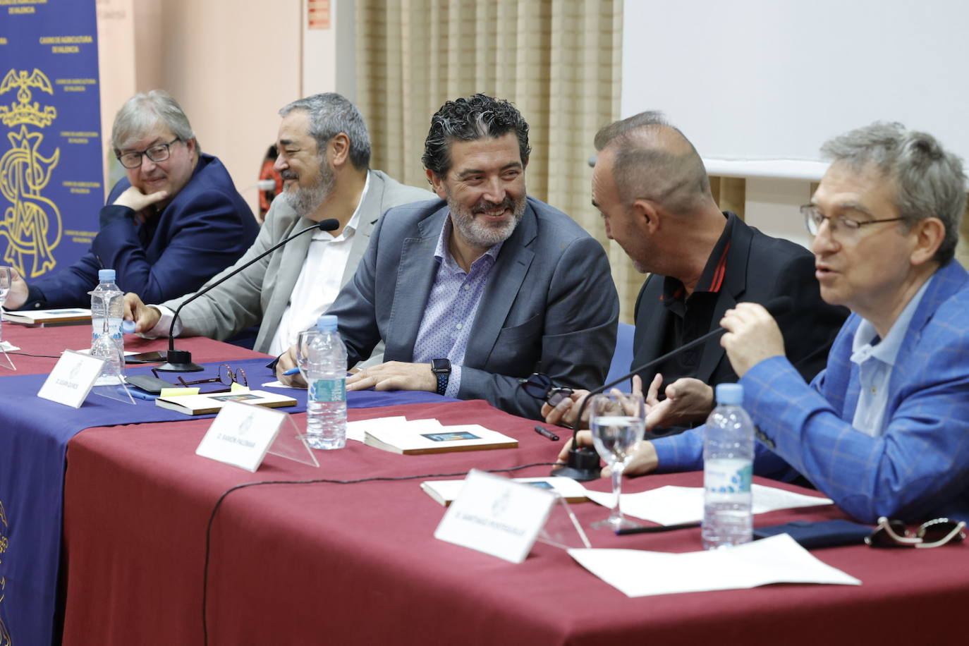 Fotos: Julián Quirós, director de ABC, presenta en Valencia el poemario &#039;Pérdidas y ganancias&#039;