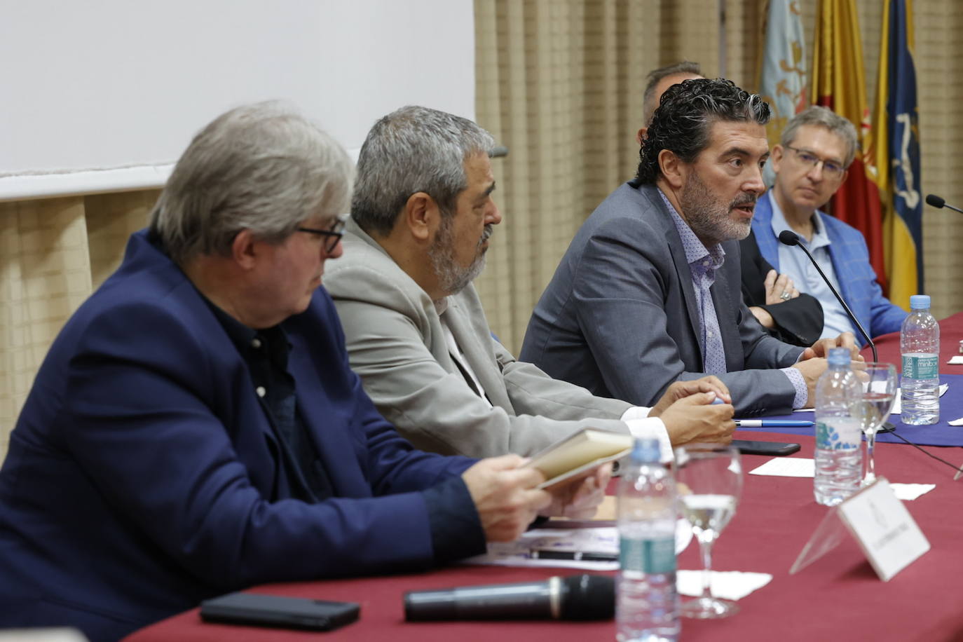 Fotos: Julián Quirós, director de ABC, presenta en Valencia el poemario &#039;Pérdidas y ganancias&#039;