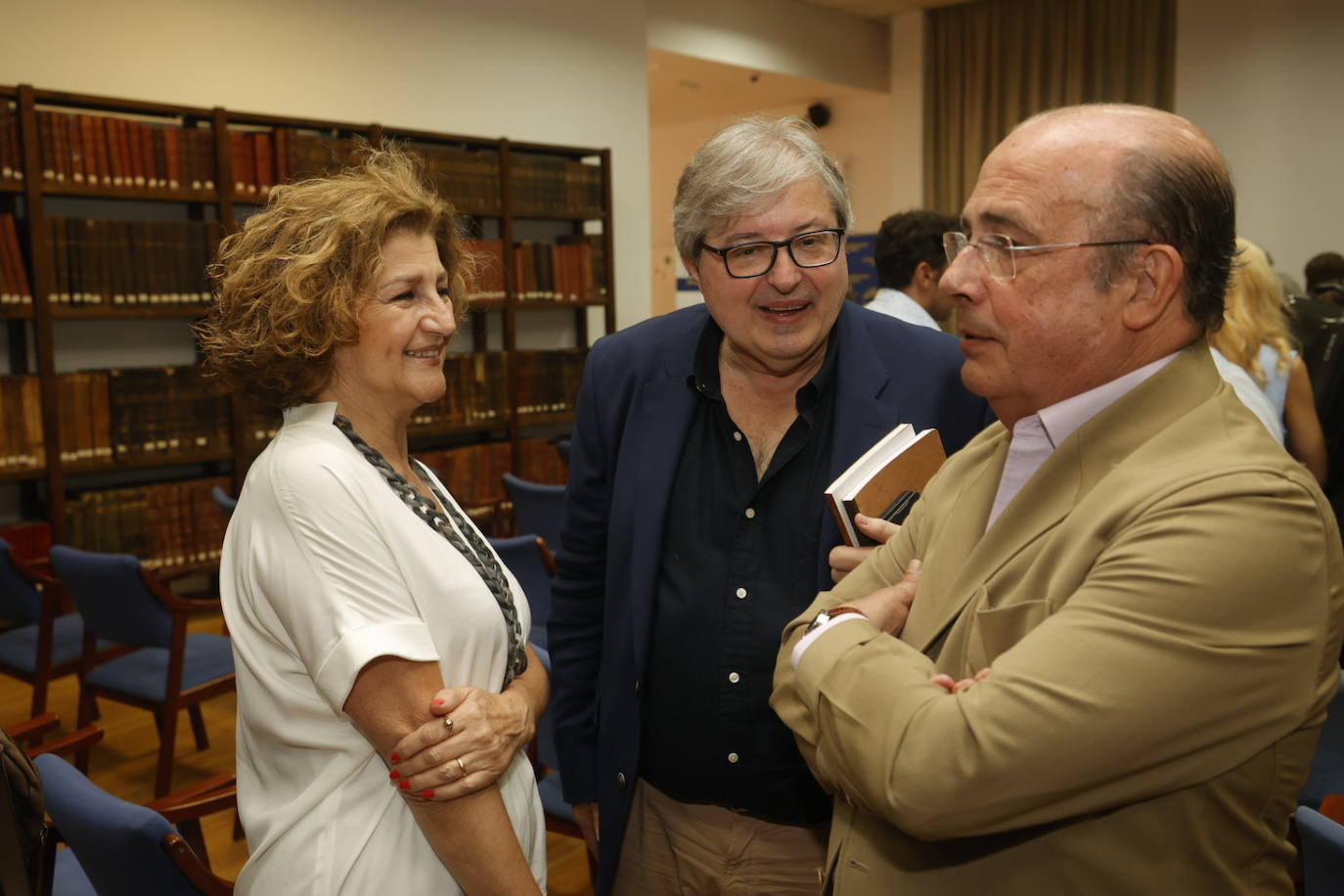 Fotos: Julián Quirós, director de ABC, presenta en Valencia el poemario &#039;Pérdidas y ganancias&#039;