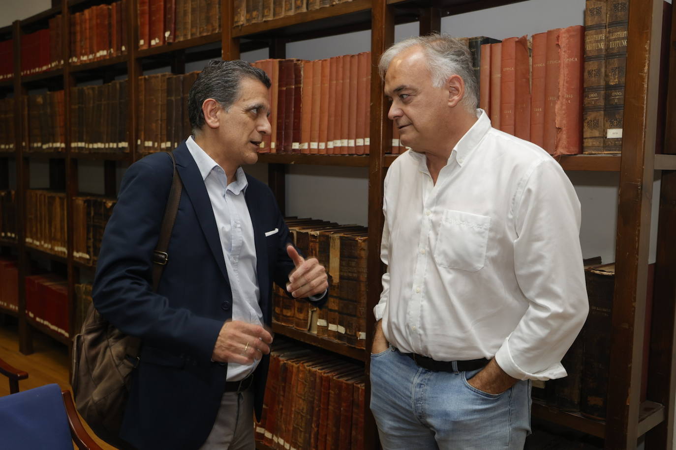 Fotos: Julián Quirós, director de ABC, presenta en Valencia el poemario &#039;Pérdidas y ganancias&#039;