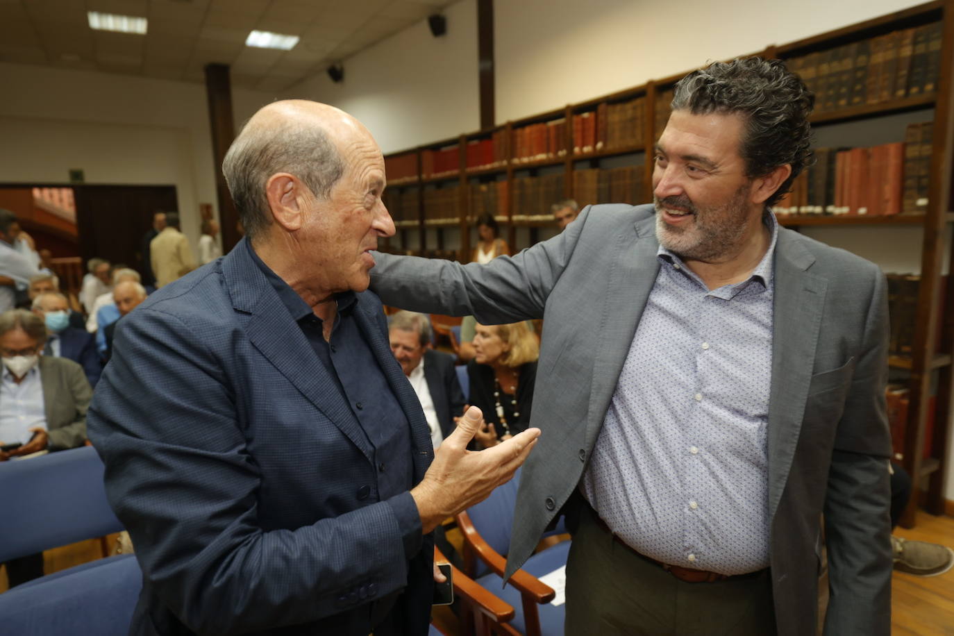 Fotos: Julián Quirós, director de ABC, presenta en Valencia el poemario &#039;Pérdidas y ganancias&#039;