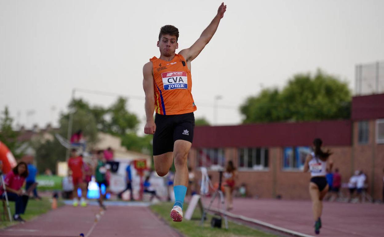 Ferran Ramírez, durante una prueba de salto de longitud.