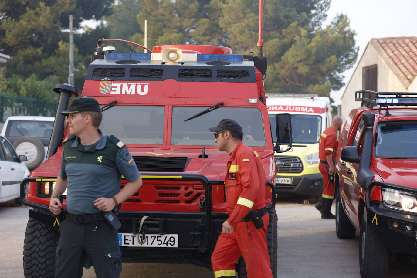 Fotos: Los bomberos luchan contra el fuego en el incendio de Venta del Moro