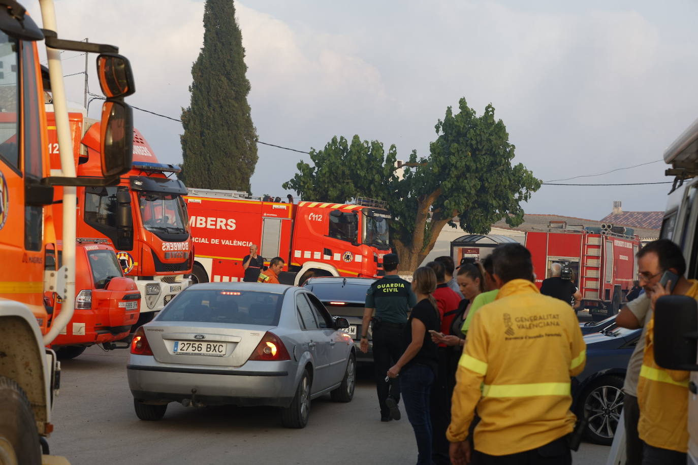 Fotos: Los bomberos luchan contra el fuego en el incendio de Venta del Moro