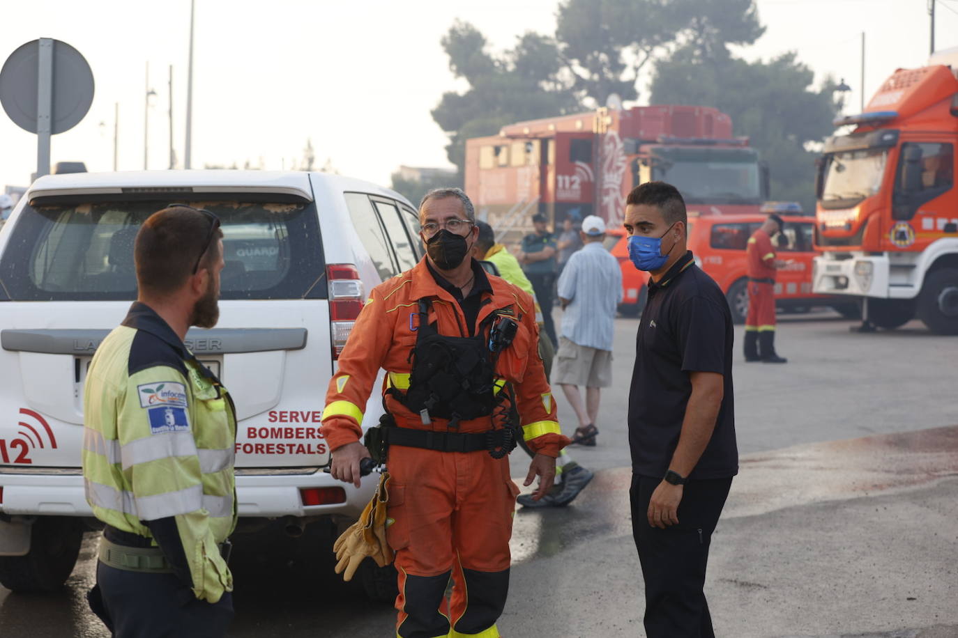 Fotos: Los bomberos luchan contra el fuego en el incendio de Venta del Moro