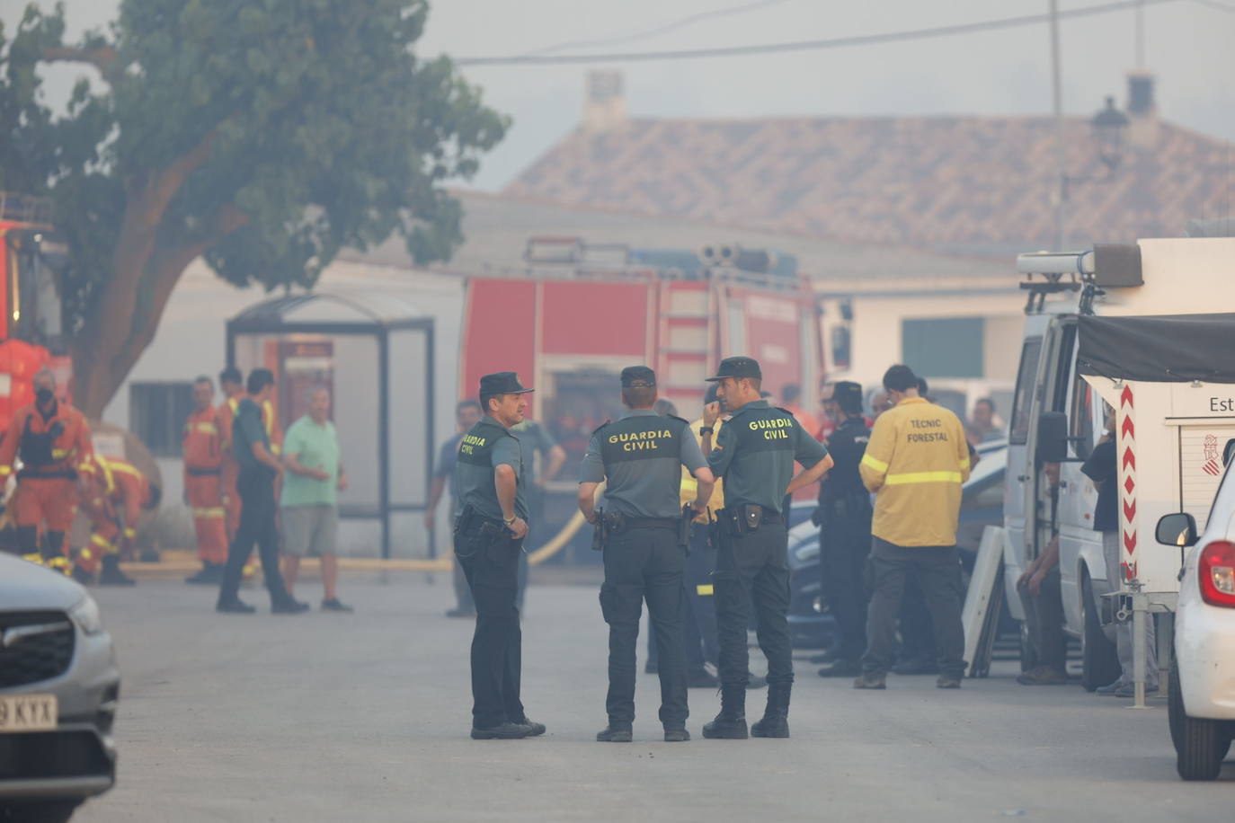 Fotos: Los bomberos luchan contra el fuego en el incendio de Venta del Moro