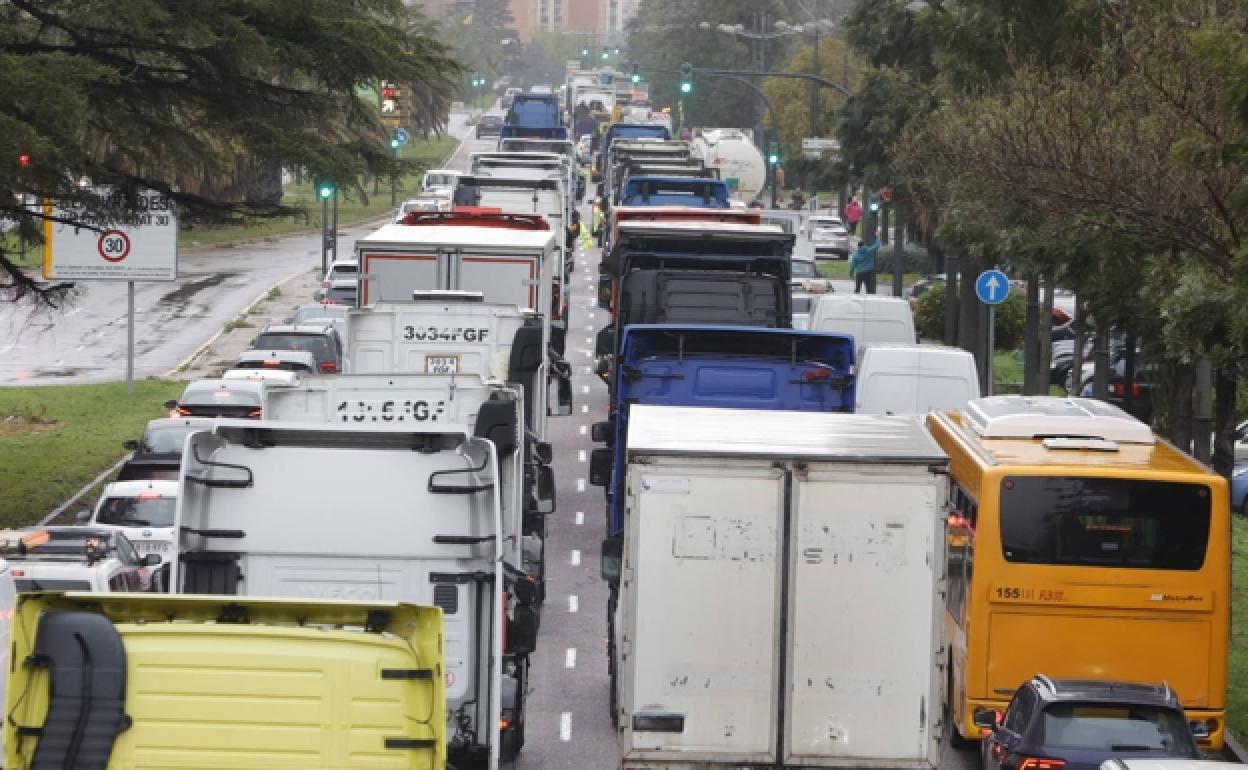 La marcha de los transportistas en Valencia el pasado marzo. 