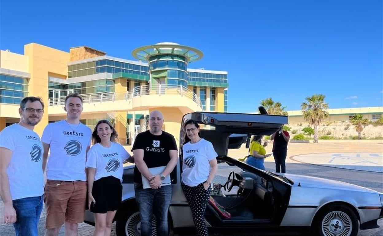 Parte del equipo de la startup alicantina, entre ellos el CEO Pablo Campos (camiseta negra). 