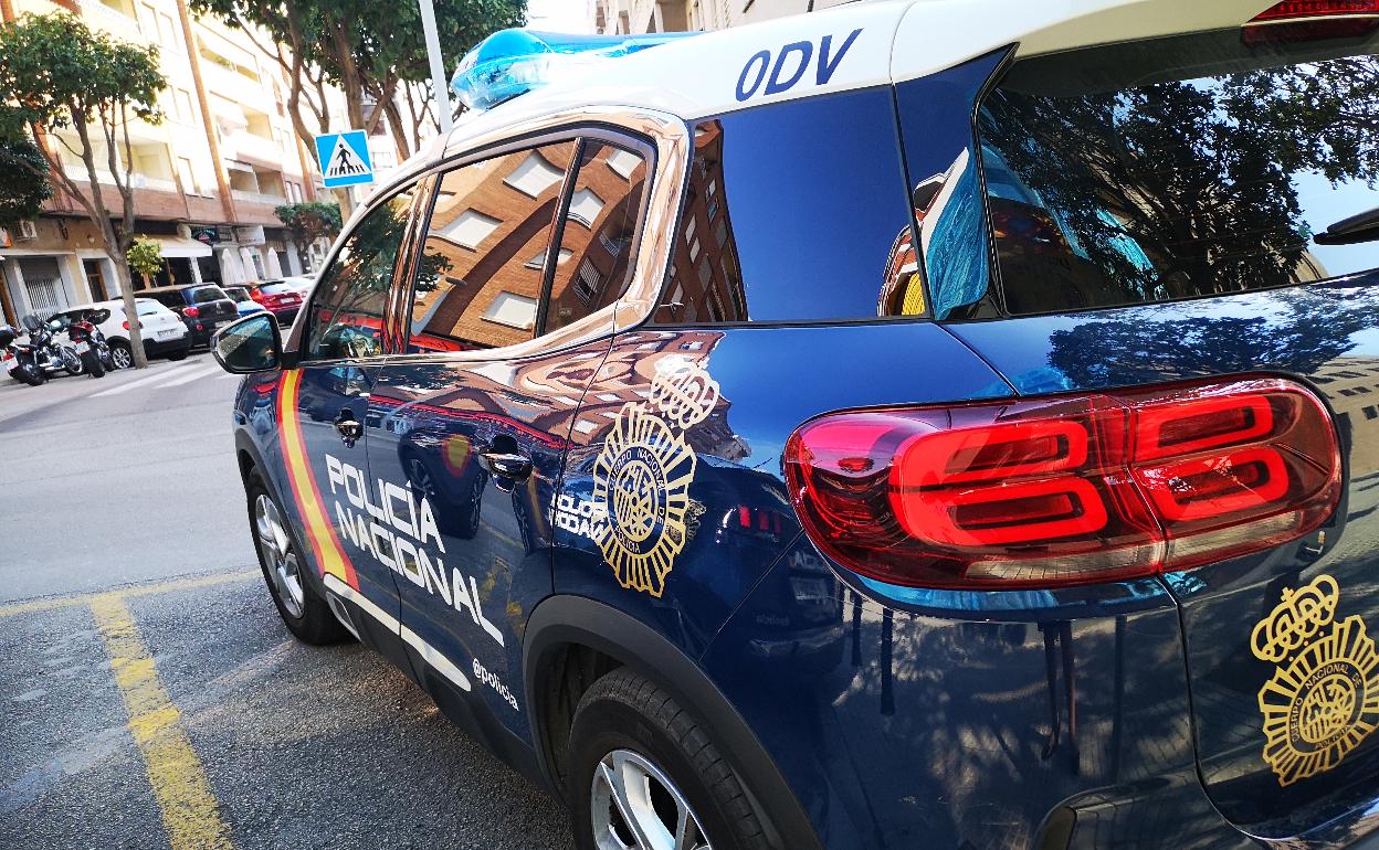 Un coche patrulla de la Policía Nacional de Gandia. 