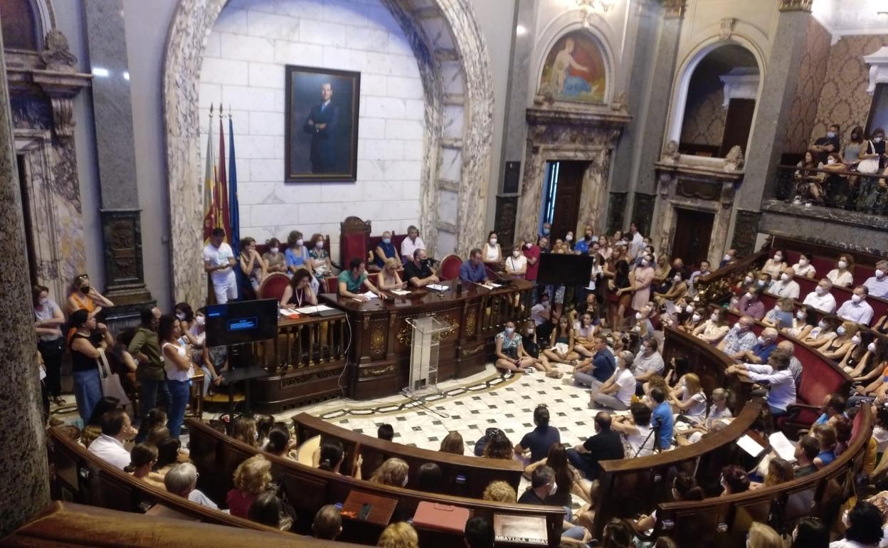 Asamblea de interinos, este viernes en el Hemiciclo municipal.