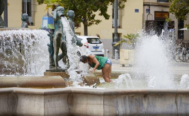 Ola de calor en Valencia, Alicante y Castellón | Sanidad activa la alerta por calor en 71 municipios valencianos