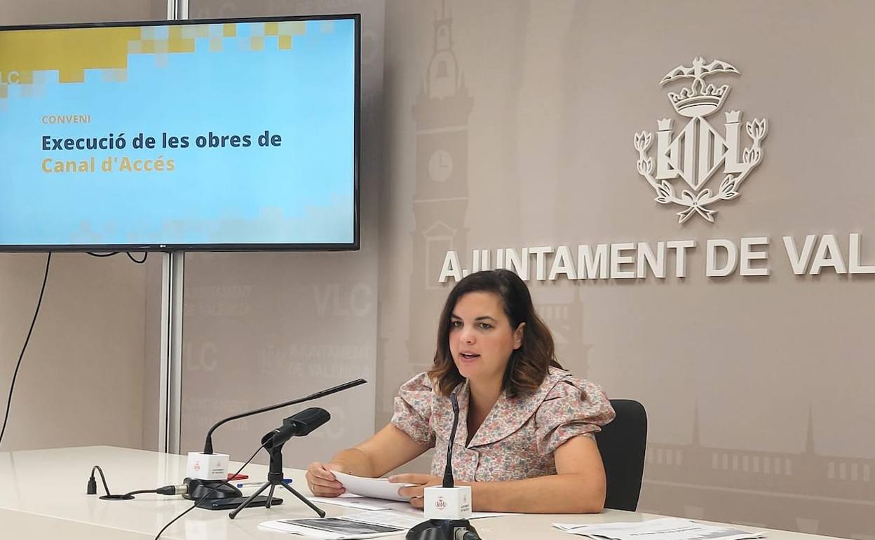 La vicealcaldesa de Valencia, Sandra Gómez, en la rueda de prensa para anunciar el convenio. 