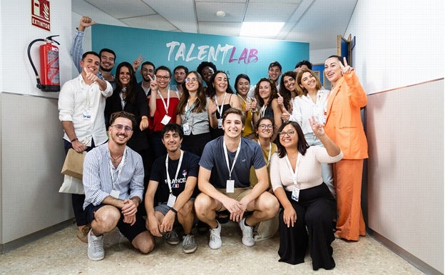 Grupo de 25 alumnos y alumnas finalistas de la primera edición de Talent Lab Valencia.