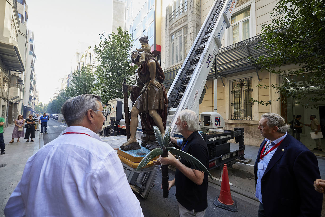 Fotos: Los camioneros valencianos honran a San Cristobal