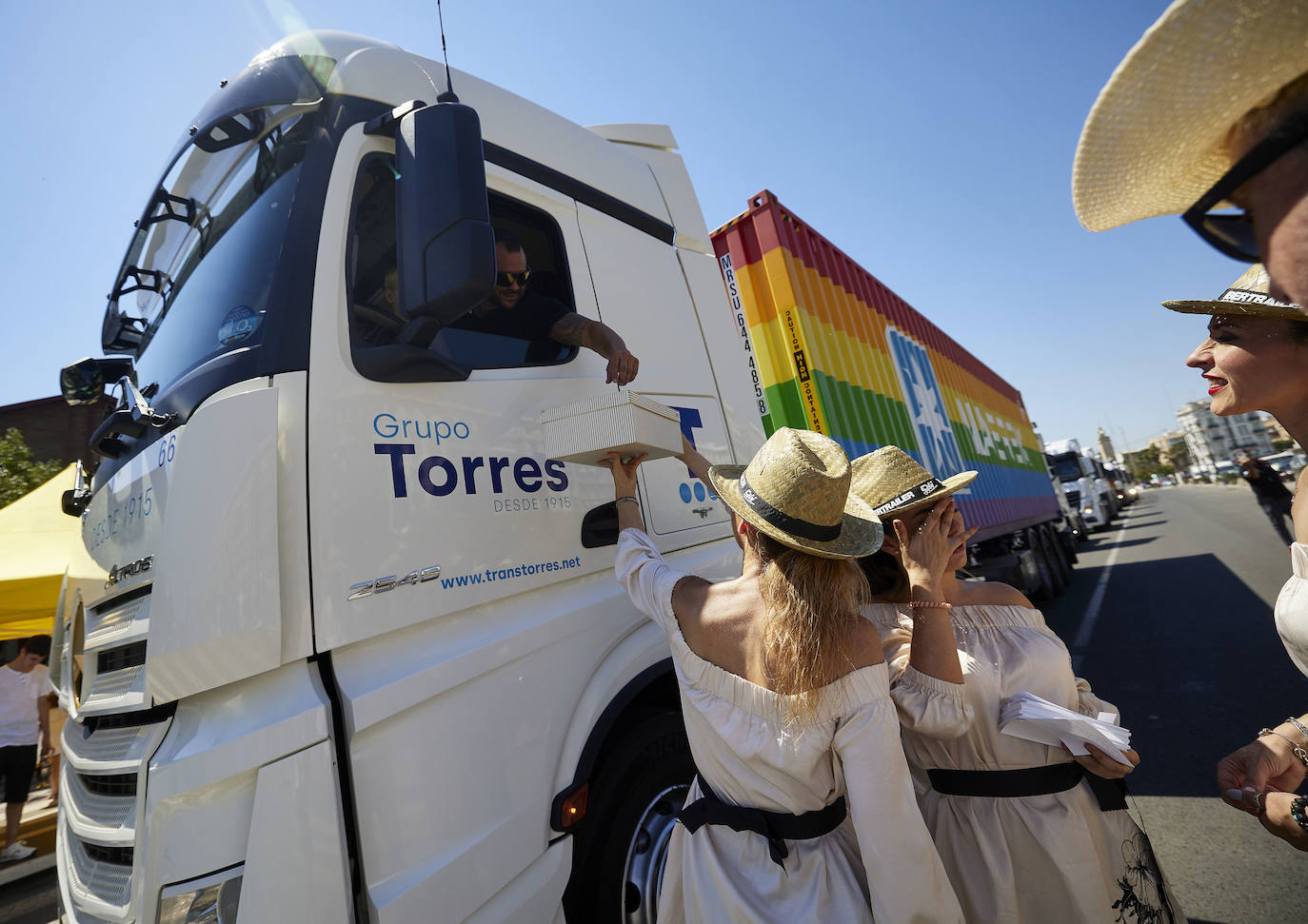 Fotos: Los camioneros valencianos honran a San Cristobal