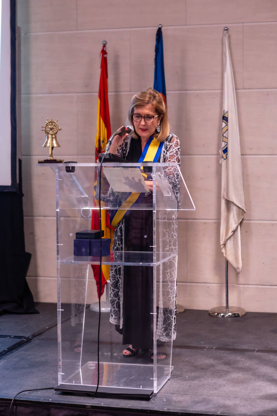 Cambio de collares en el Rotary Valencia Centro. Teresa Nuez cede la presidencia.