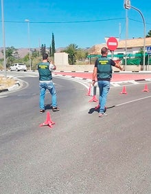 Imagen secundaria 2 - Imágenes de la detención, del estado del vehículo y del lugar del accidente. 