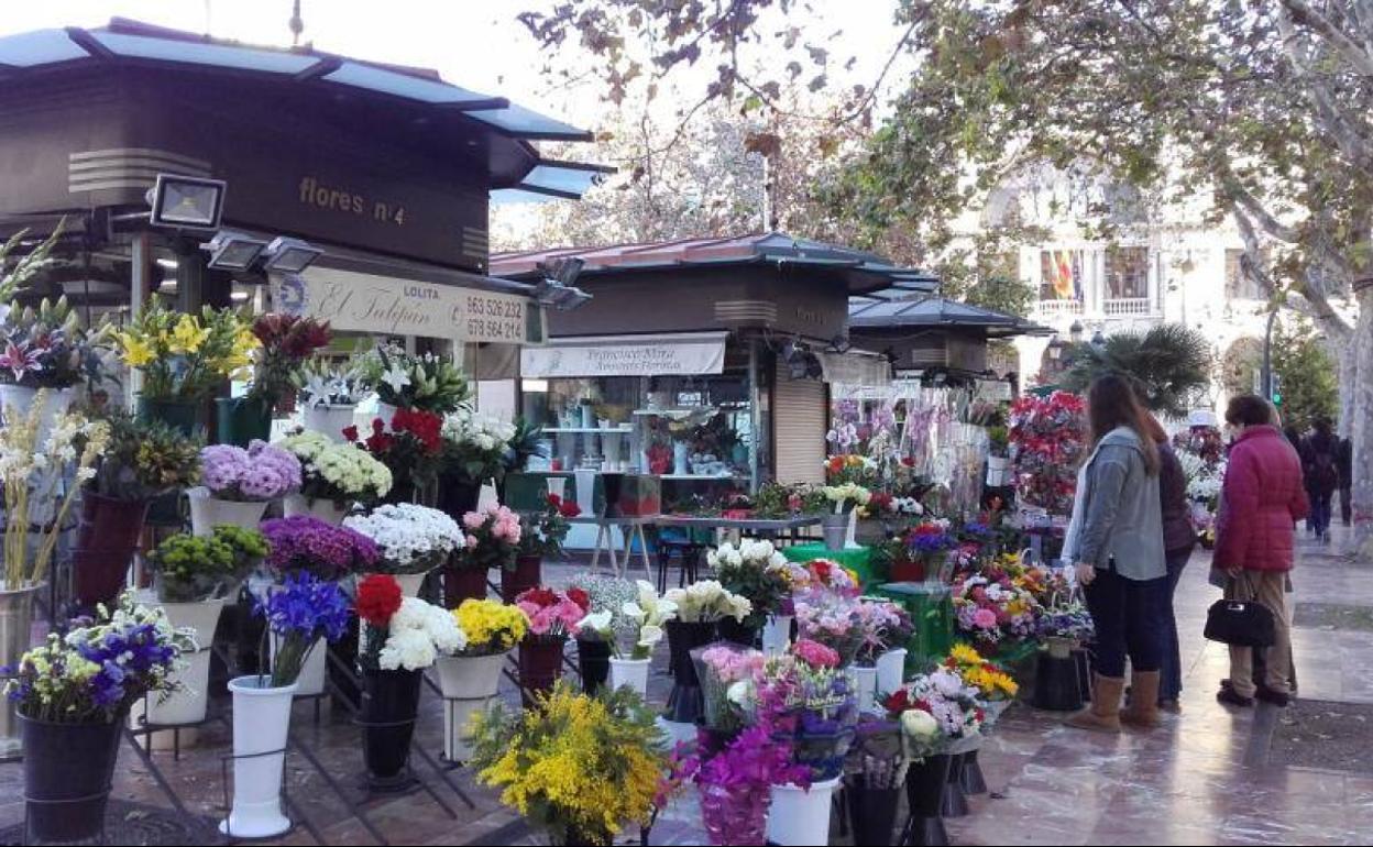 Puestos de flores de la plaza del Ayuntamiento de Valencia. 