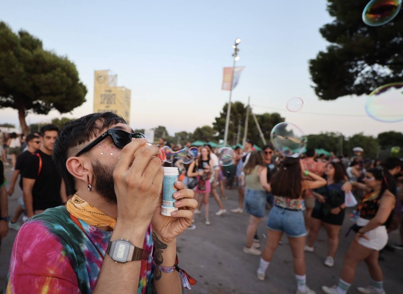 Fotos: Segundo día del FIB: The Kooks, Dorian y Steve Aoki hacen bailar Benicàssim