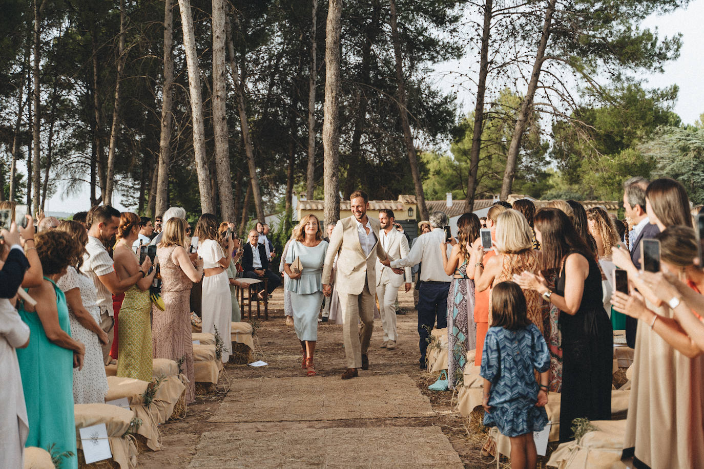 Yago Sanz y Mario Artigues se han casado en una finca en Ontinyent, con 250 invitados como testigos y una celebración para recordar.