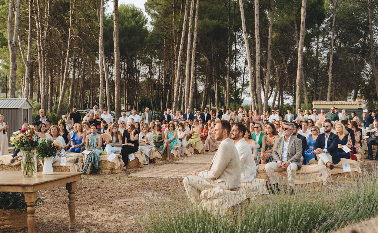 Yago Sanz y Mario Artigues, en la finca de Ontinyent donde se celebró la boda.