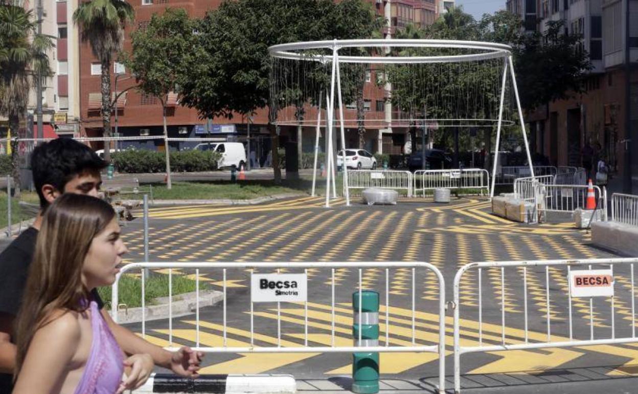 Plaza que se ha creado en el cruce de Pérez Galdós con la calle Jesús que ha supuesto la eliminación de una treintena de aparcamientos. 