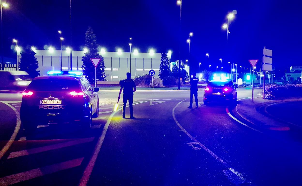 Control de la Policía Nacional en Gandia.