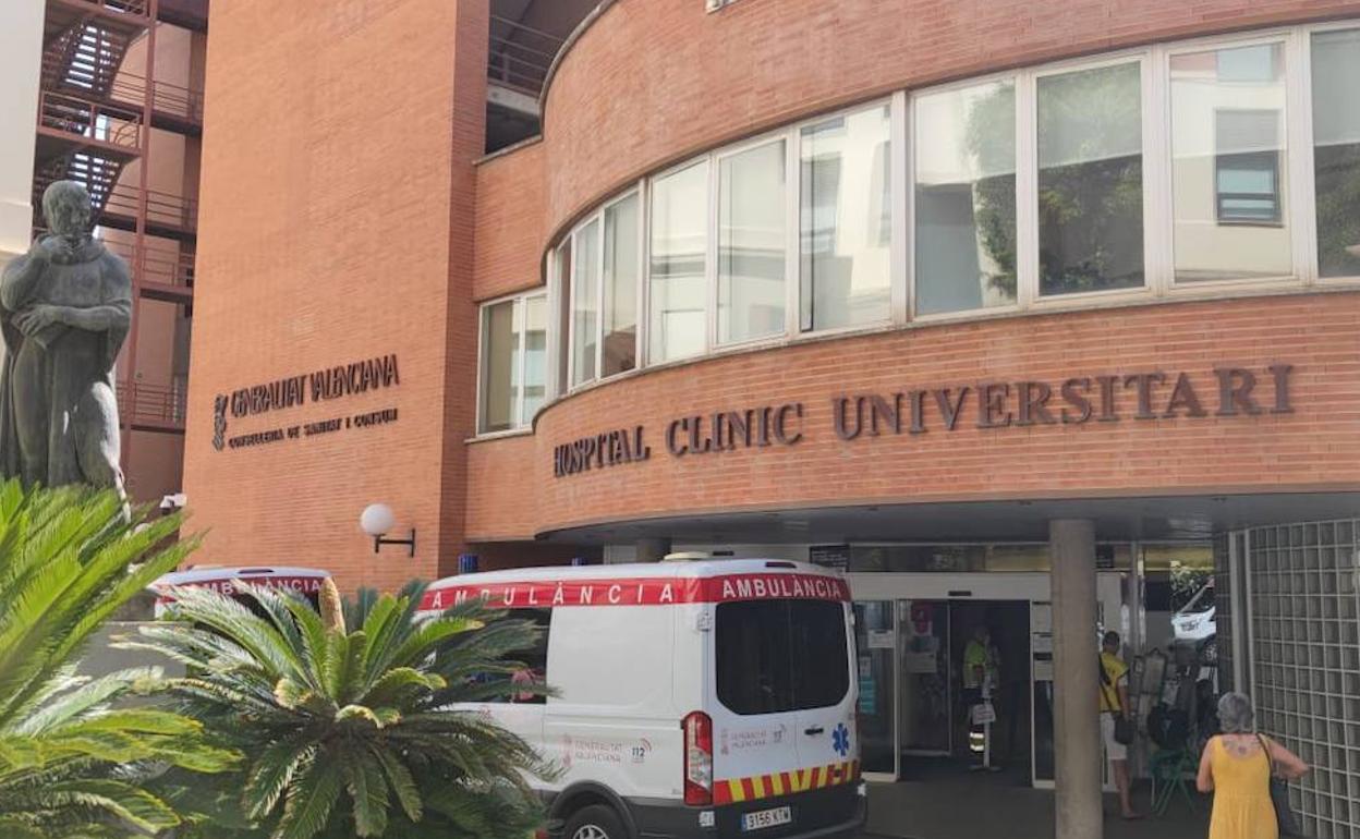 Uno de los accesos la hospital Clínico de Valencia.