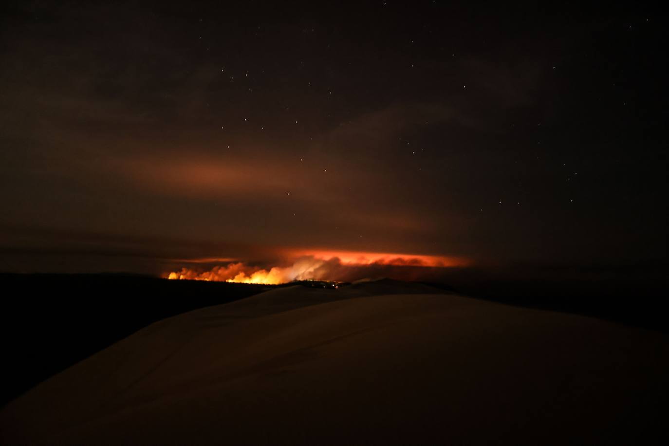 La duna de Pilat, cerca de Burdeos, es un reclamo turístico y está muy cerca de Arcachon y y de Cap de Ferrer